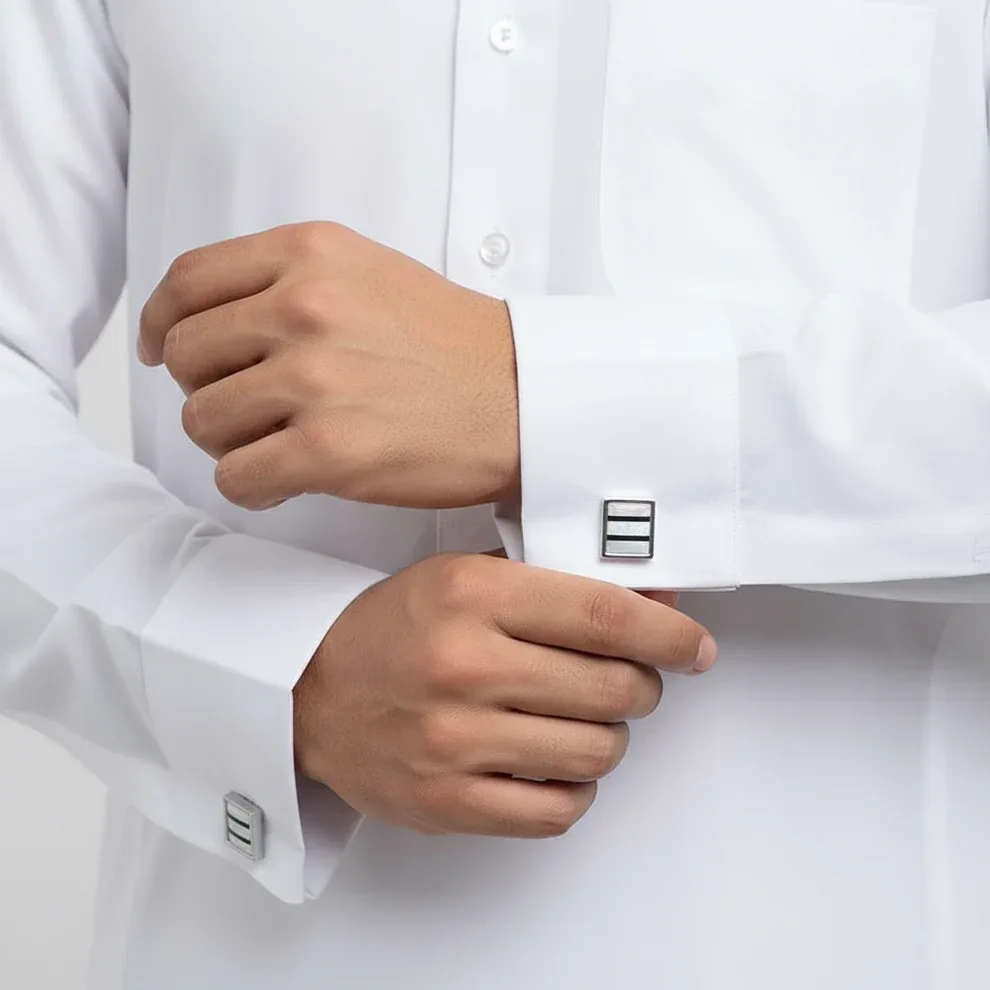 ازرار وأكمام